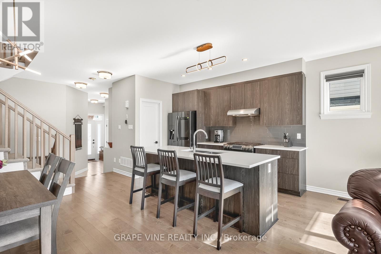 644 Vivera Place, Ottawa, Ontario  K2S 2N1 - Photo 9 - X12920030