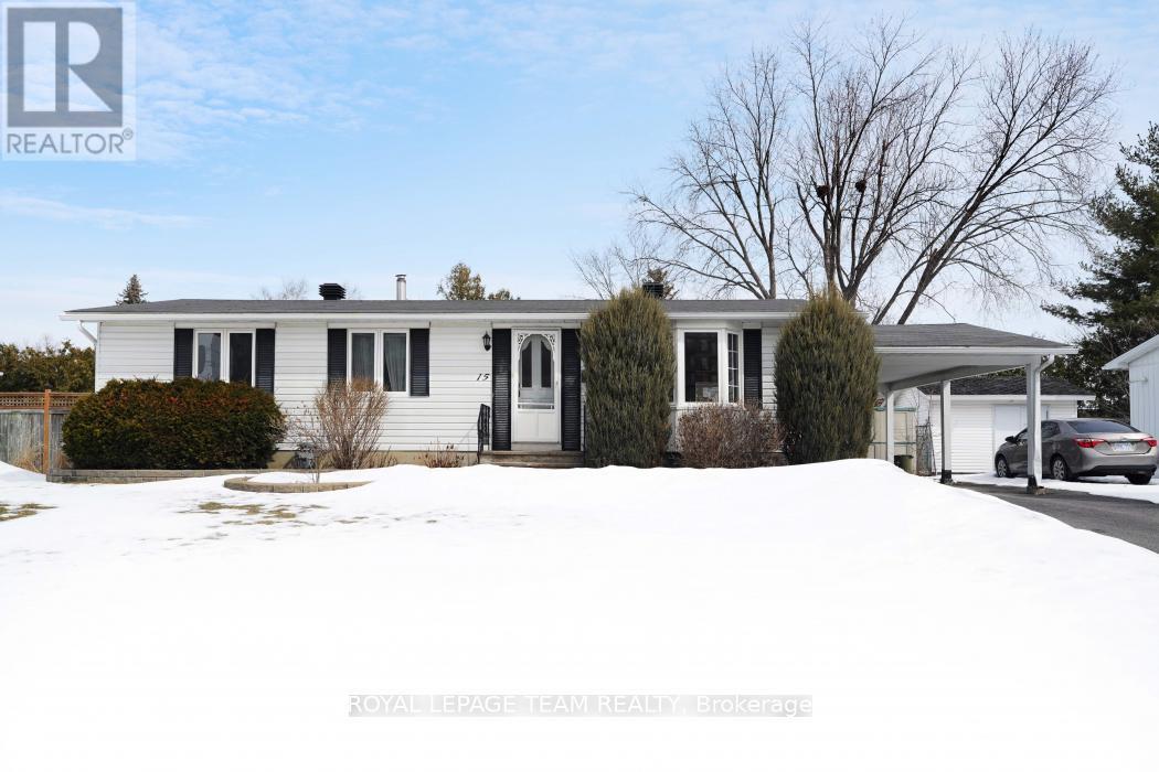 15 OVERLAKE DRIVE, Ottawa, Ontario