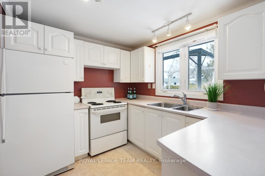 15 Overlake Drive, Ottawa, Ontario  K2E 5V2 - Photo 12 - X12920036
