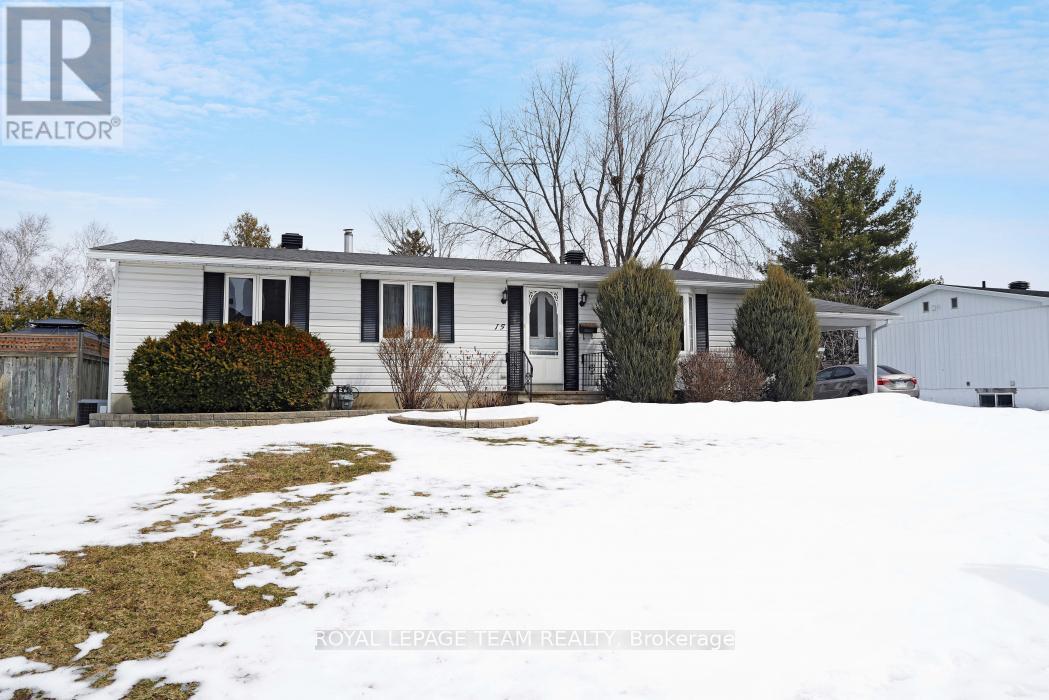 15 Overlake Drive, Ottawa, Ontario  K2E 5V2 - Photo 2 - X12920036