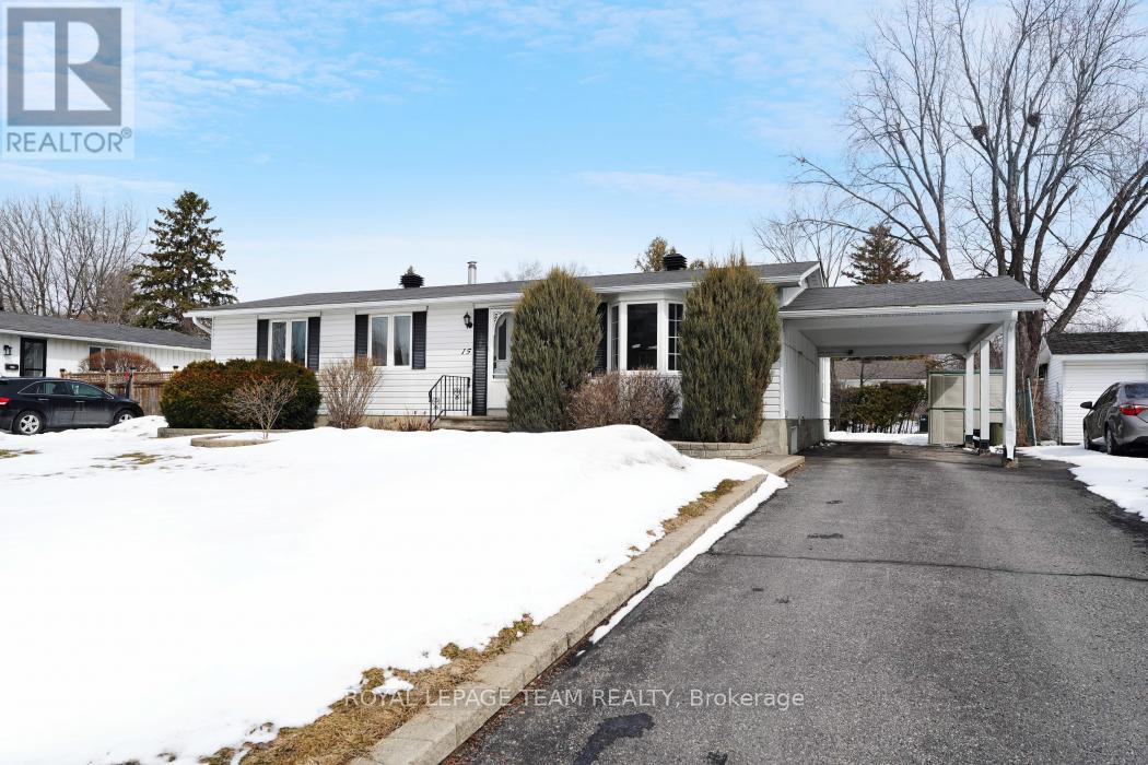 15 Overlake Drive, Ottawa, Ontario  K2E 5V2 - Photo 3 - X12920036