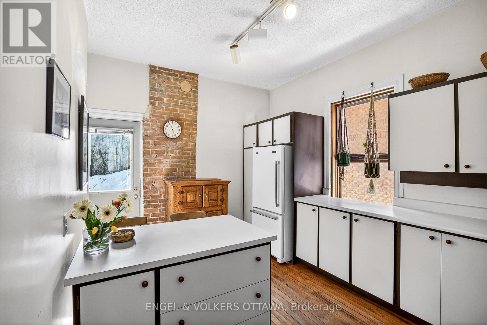 70 Fourth Avenue, Ottawa, Ontario  K1S 2L2 - Photo 18 - X12920098