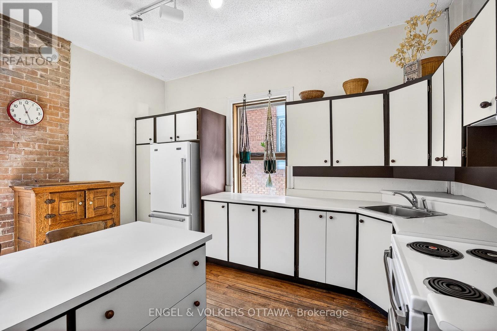 70 Fourth Avenue, Ottawa, Ontario  K1S 2L2 - Photo 19 - X12920098