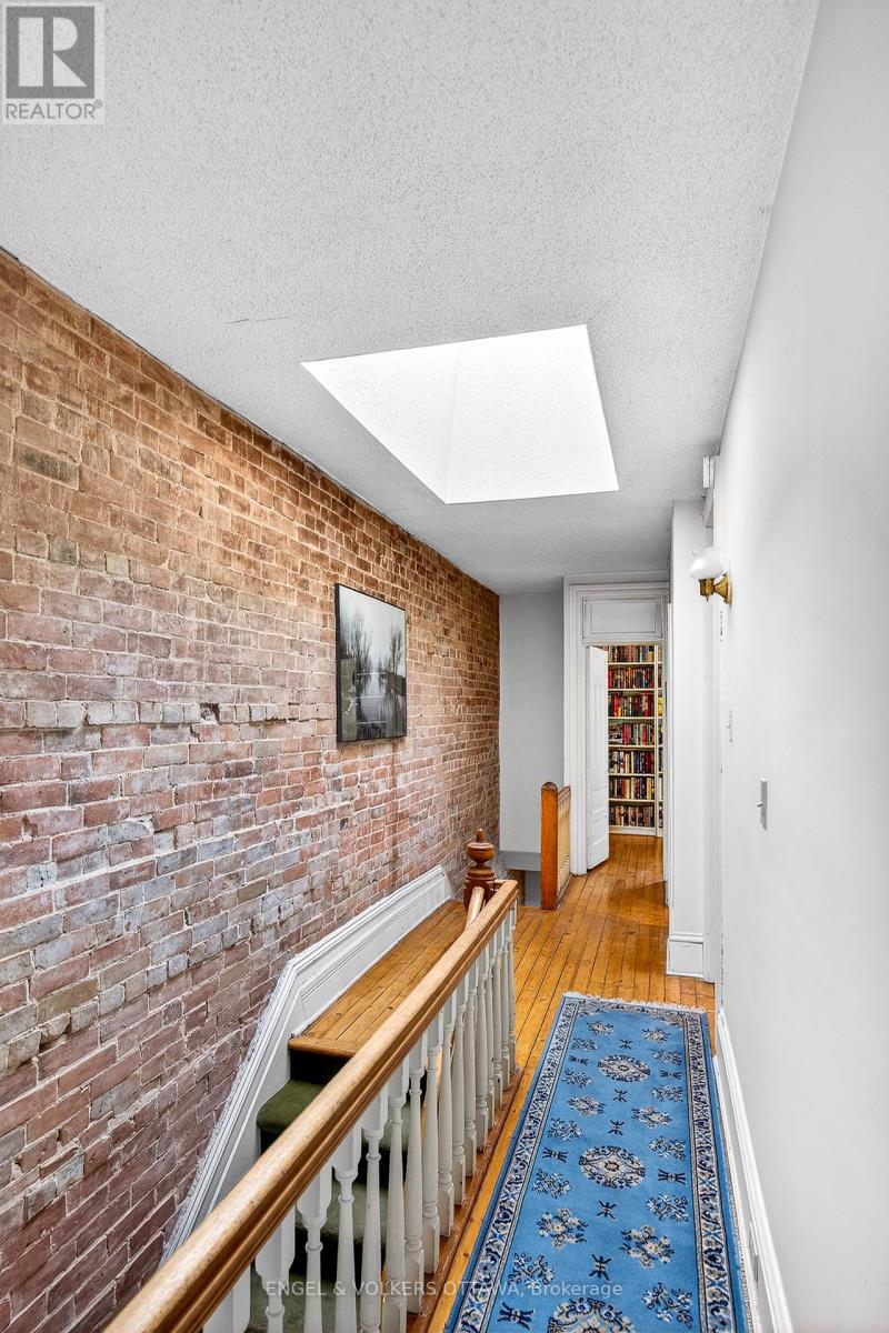 70 Fourth Avenue, Ottawa, Ontario  K1S 2L2 - Photo 22 - X12920098