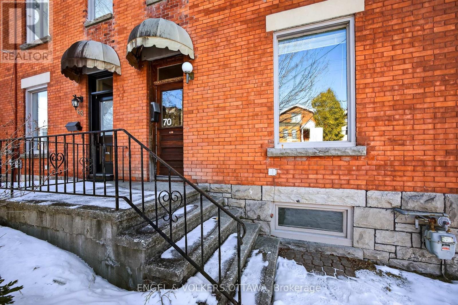 70 Fourth Avenue, Ottawa, Ontario  K1S 2L2 - Photo 3 - X12920098