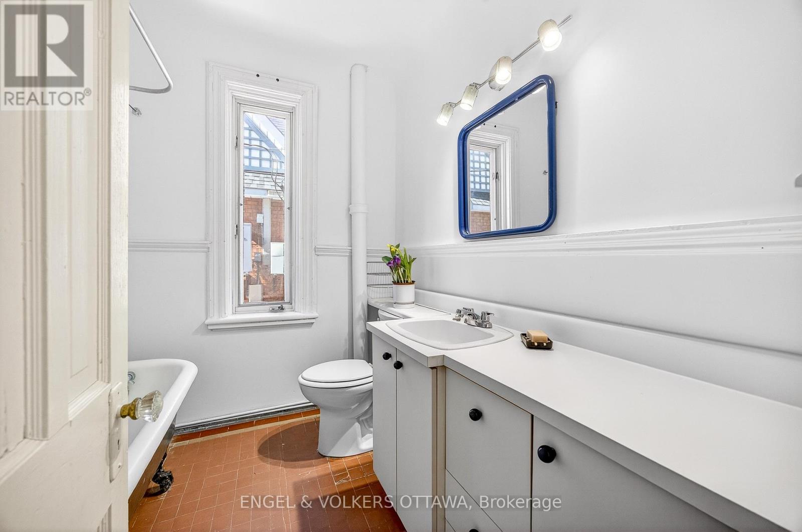 70 Fourth Avenue, Ottawa, Ontario  K1S 2L2 - Photo 33 - X12920098