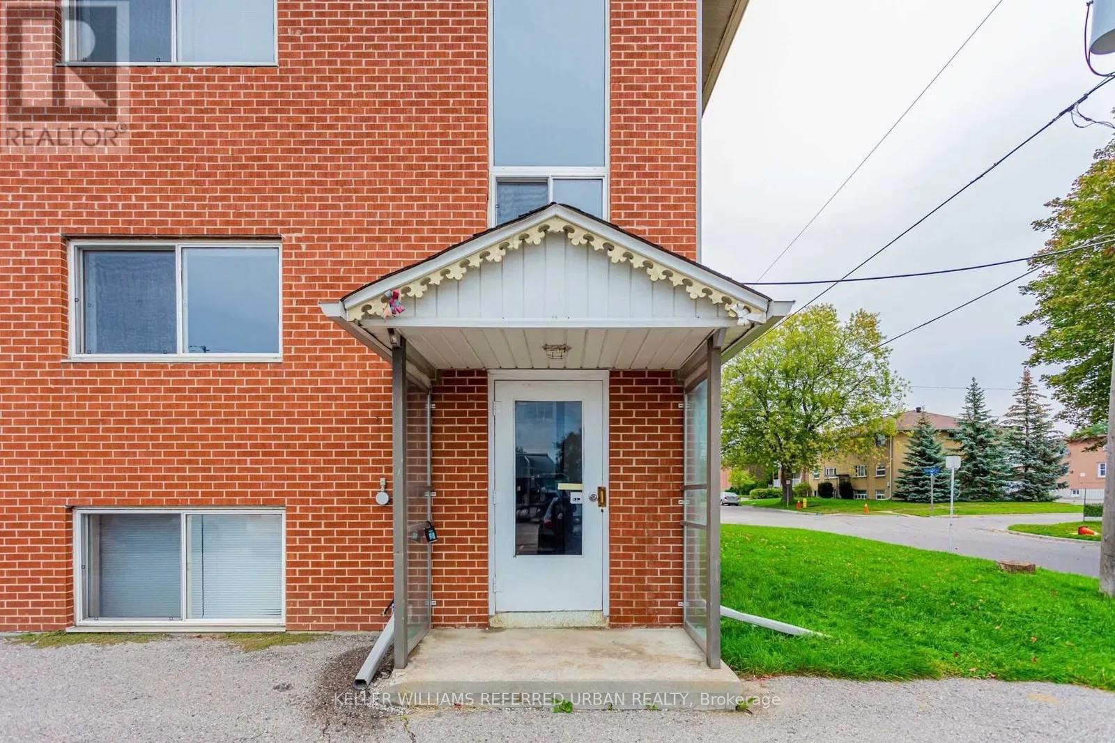 1 - 303 Frontenac Avenue, Oshawa, Ontario  L1J 2A7 - Photo 2 - E12919954