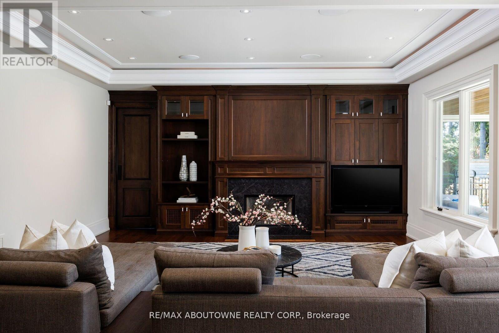 64 Brentwood Road, Oakville, Ontario  L6J 4B6 - Photo 12 - W12702312