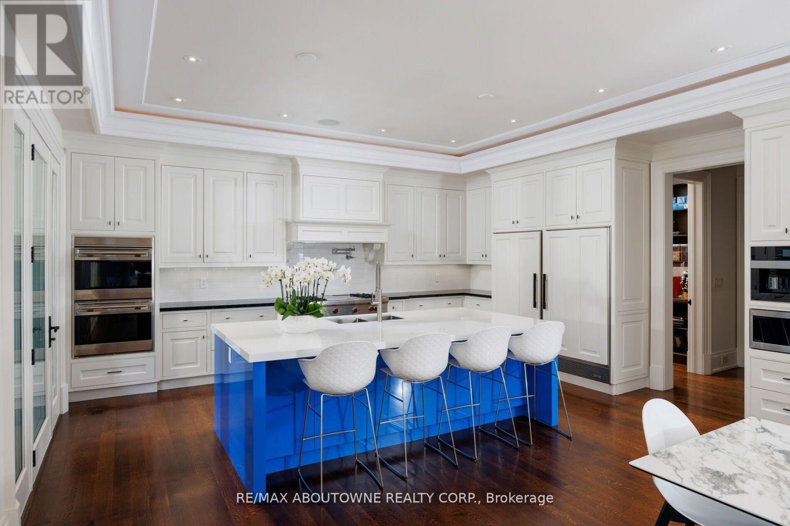 64 Brentwood Road, Oakville, Ontario  L6J 4B6 - Photo 13 - W12702312