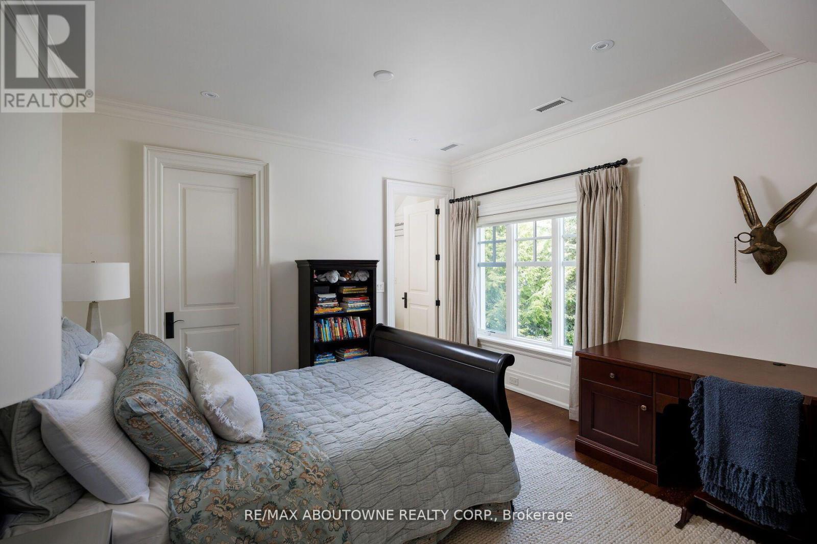 64 Brentwood Road, Oakville, Ontario  L6J 4B6 - Photo 31 - W12702312