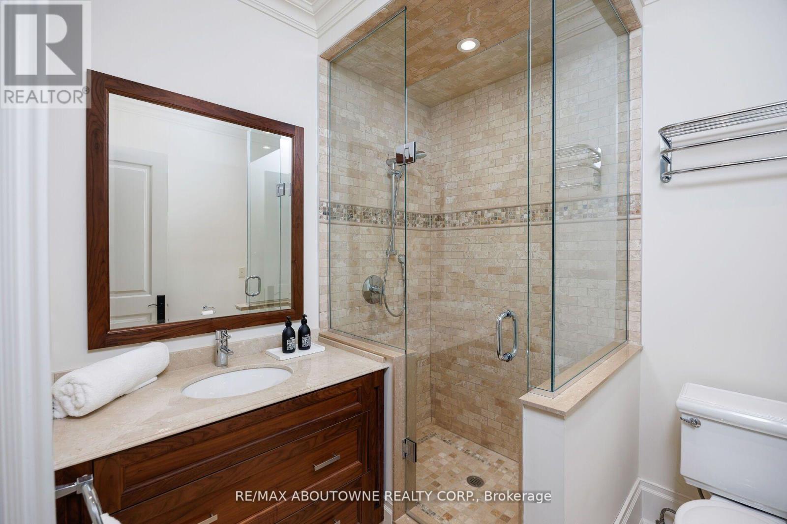 64 Brentwood Road, Oakville, Ontario  L6J 4B6 - Photo 30 - W12702312