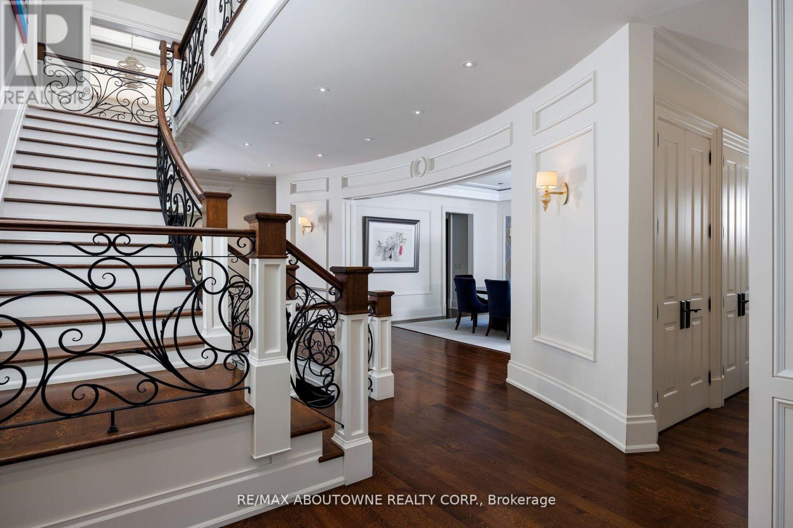 64 Brentwood Road, Oakville, Ontario  L6J 4B6 - Photo 7 - W12702312