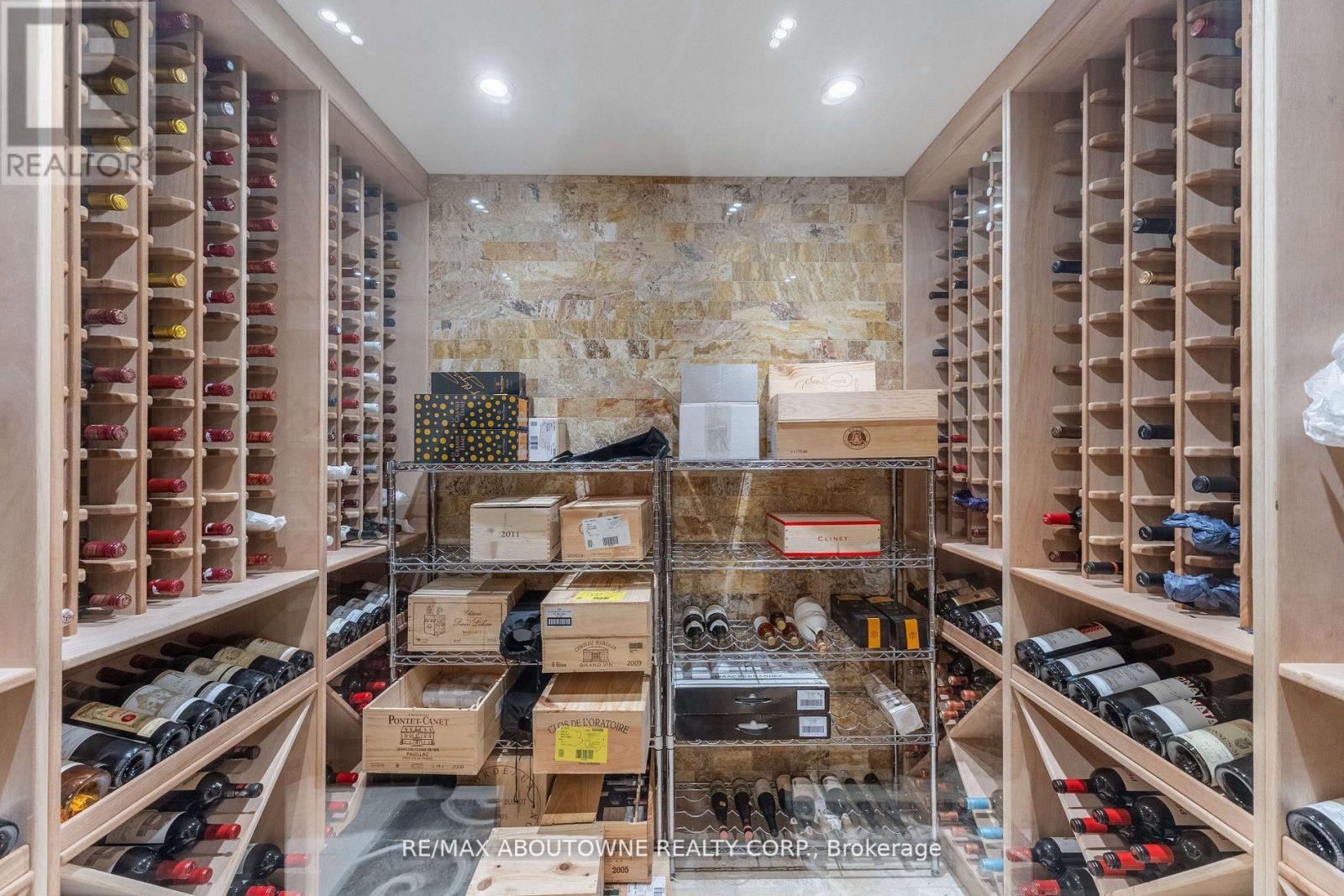 64 Brentwood Road, Oakville, Ontario  L6J 4B6 - Photo 35 - W12702312