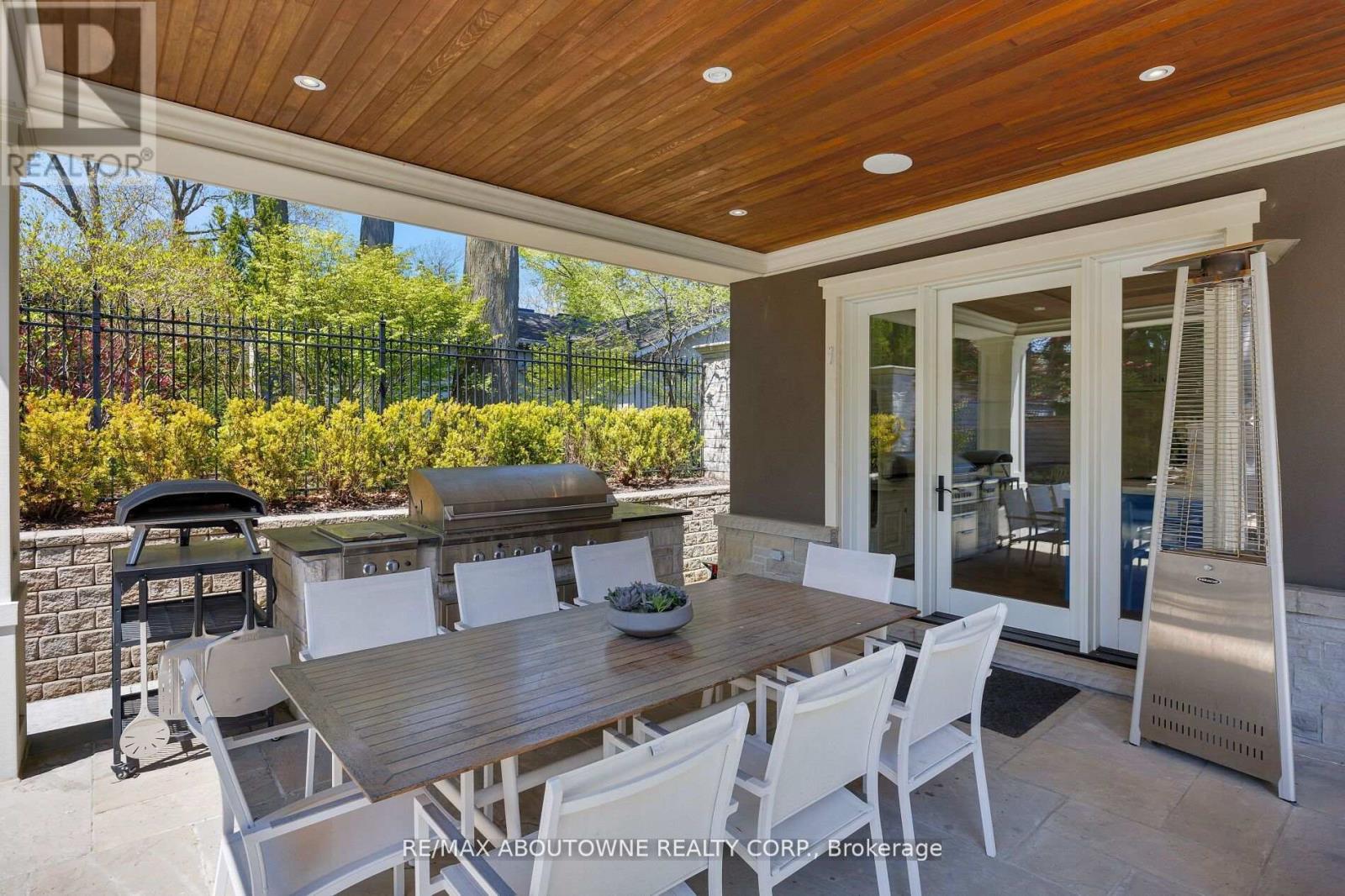 64 Brentwood Road, Oakville, Ontario  L6J 4B6 - Photo 39 - W12702312