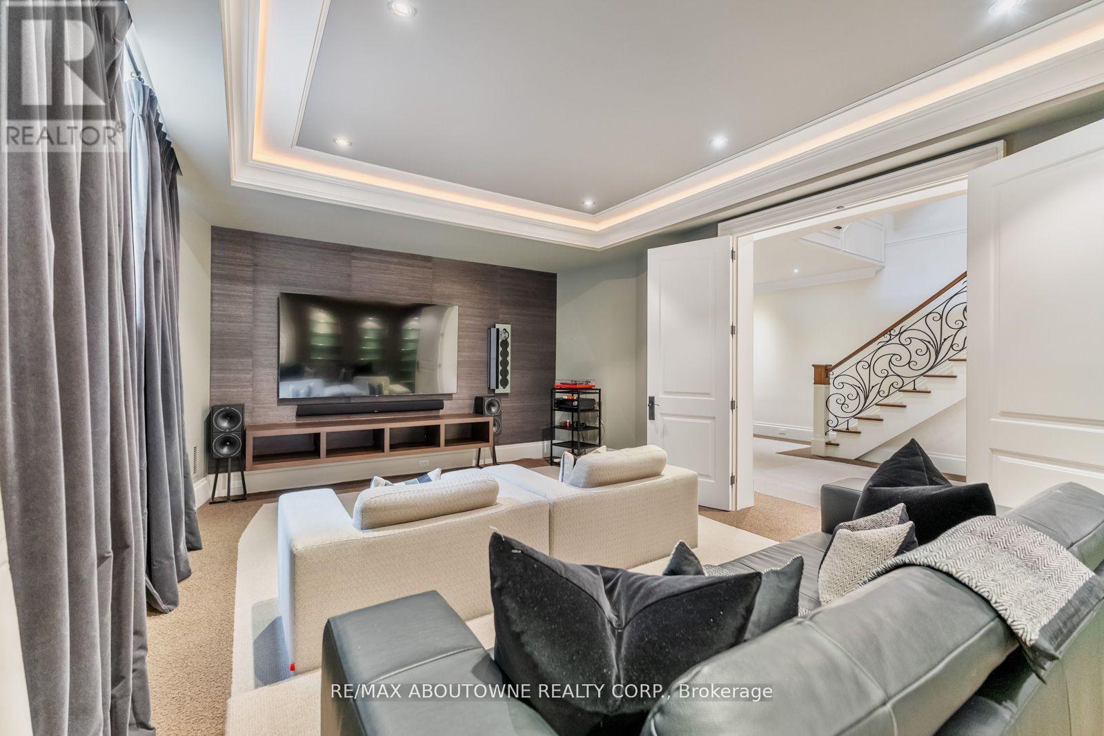 64 Brentwood Road, Oakville, Ontario  L6J 4B6 - Photo 36 - W12702312