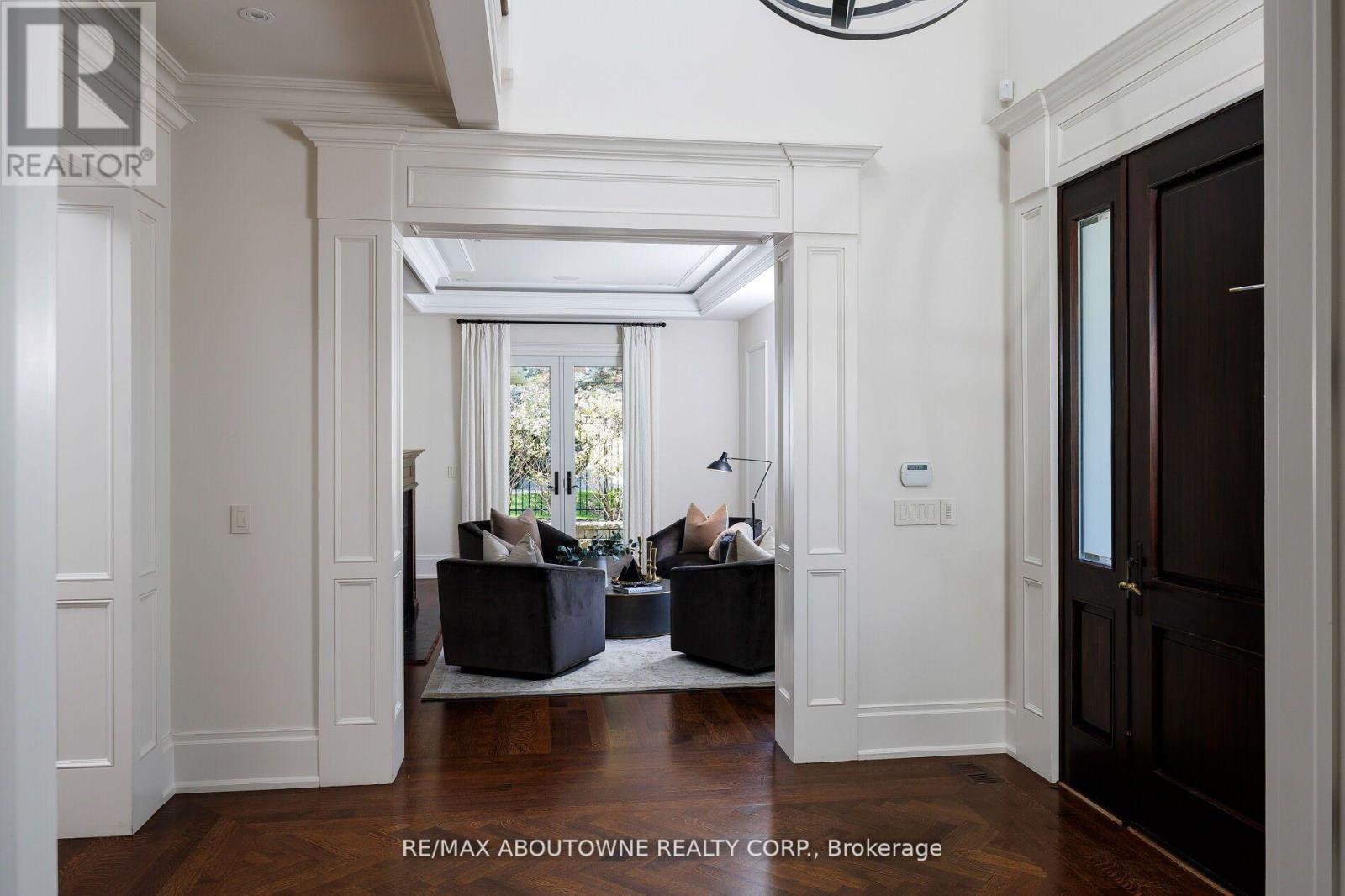 64 Brentwood Road, Oakville, Ontario  L6J 4B6 - Photo 4 - W12702312