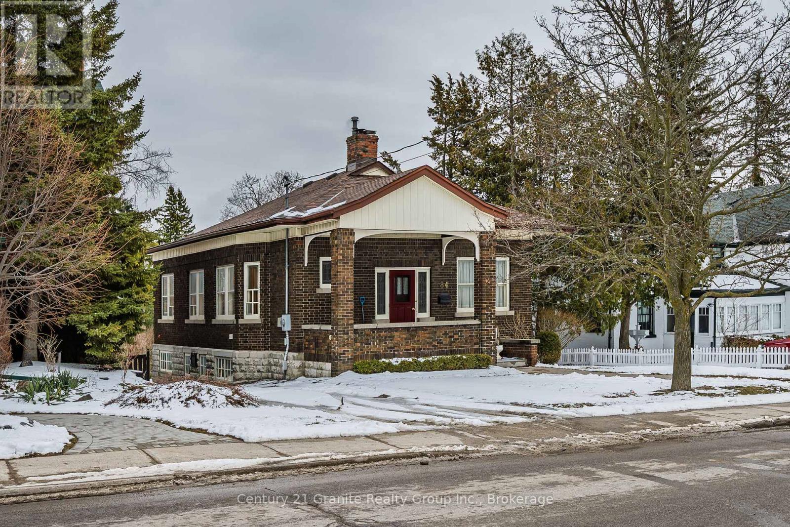 84 Cambridge Street N, Kawartha Lakes (Lindsay), Ontario  K9V 4E2 - Photo 1 - X12920014