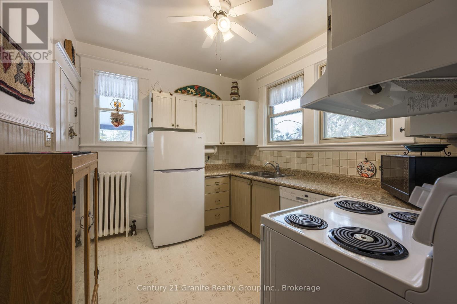 84 Cambridge Street N, Kawartha Lakes (Lindsay), Ontario  K9V 4E2 - Photo 11 - X12920014