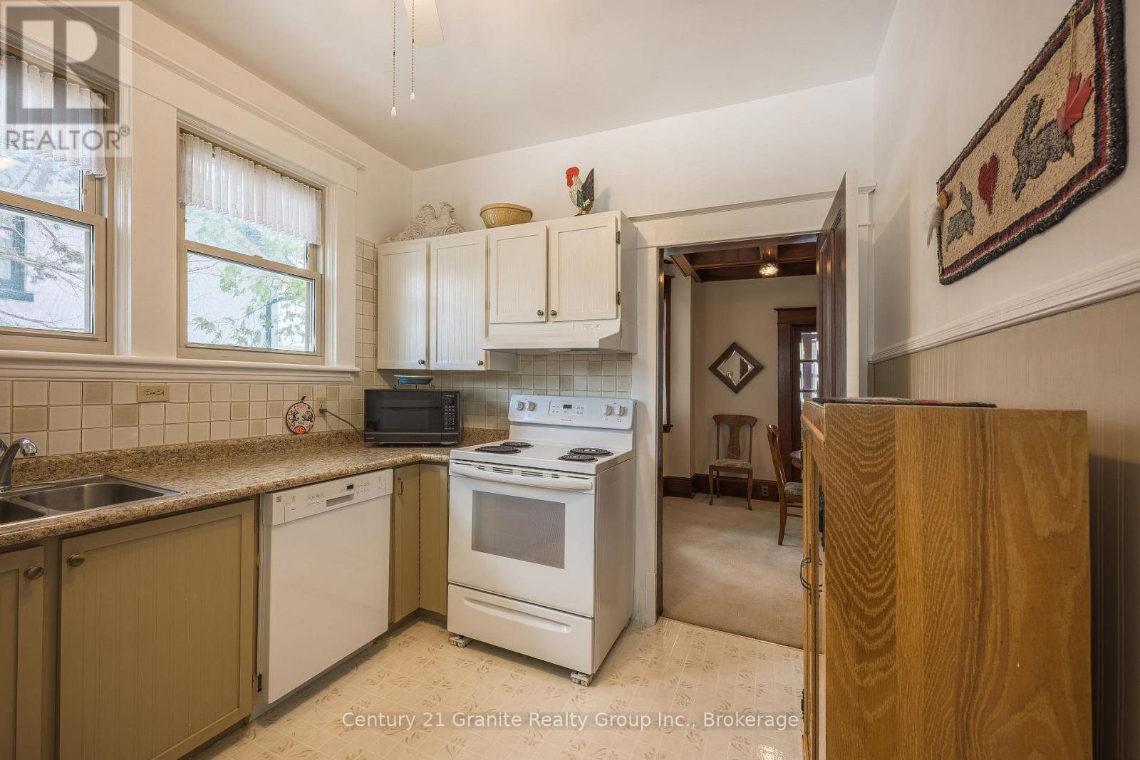 84 Cambridge Street N, Kawartha Lakes (Lindsay), Ontario  K9V 4E2 - Photo 12 - X12920014