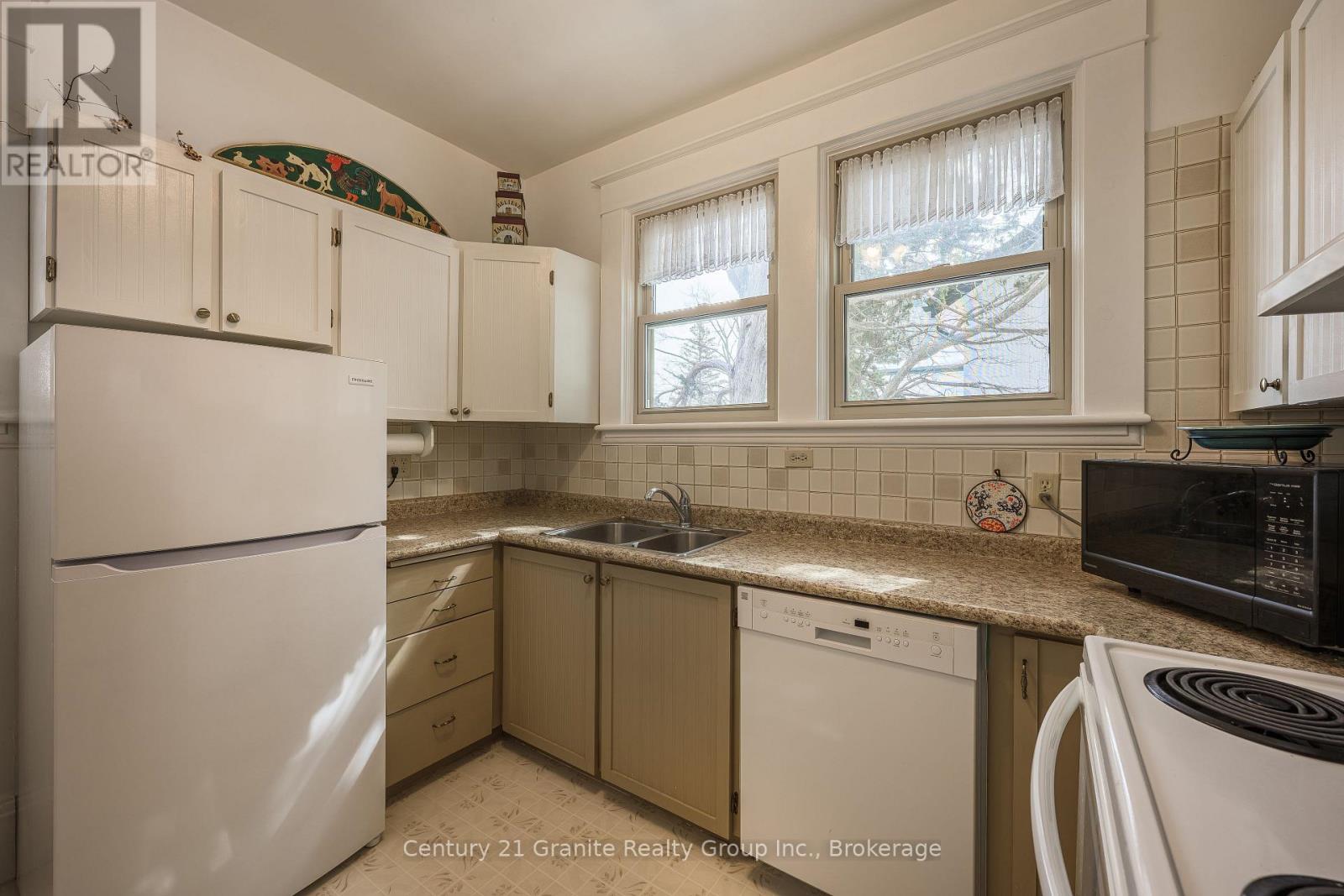 84 Cambridge Street N, Kawartha Lakes (Lindsay), Ontario  K9V 4E2 - Photo 13 - X12920014