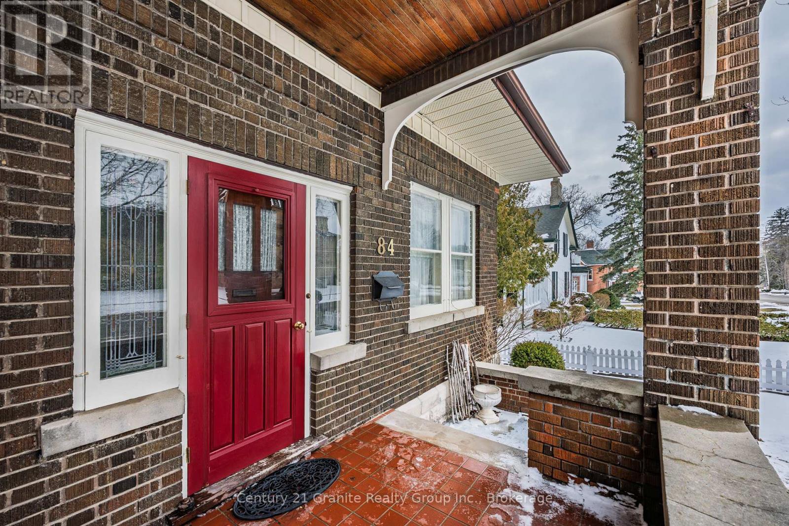 84 Cambridge Street N, Kawartha Lakes (Lindsay), Ontario  K9V 4E2 - Photo 2 - X12920014