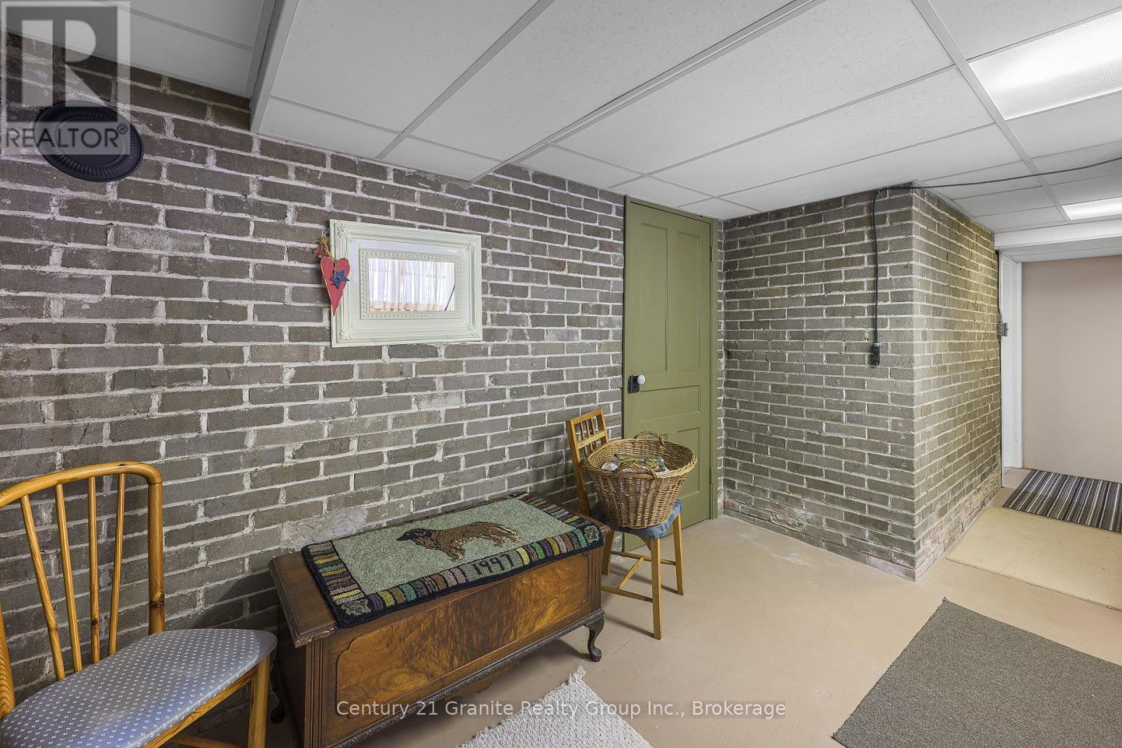 84 Cambridge Street N, Kawartha Lakes (Lindsay), Ontario  K9V 4E2 - Photo 32 - X12920014