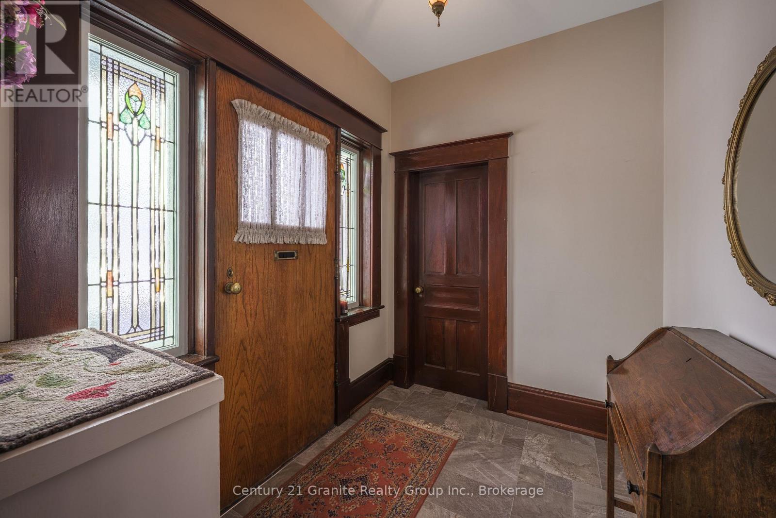 84 Cambridge Street N, Kawartha Lakes (Lindsay), Ontario  K9V 4E2 - Photo 38 - X12920014