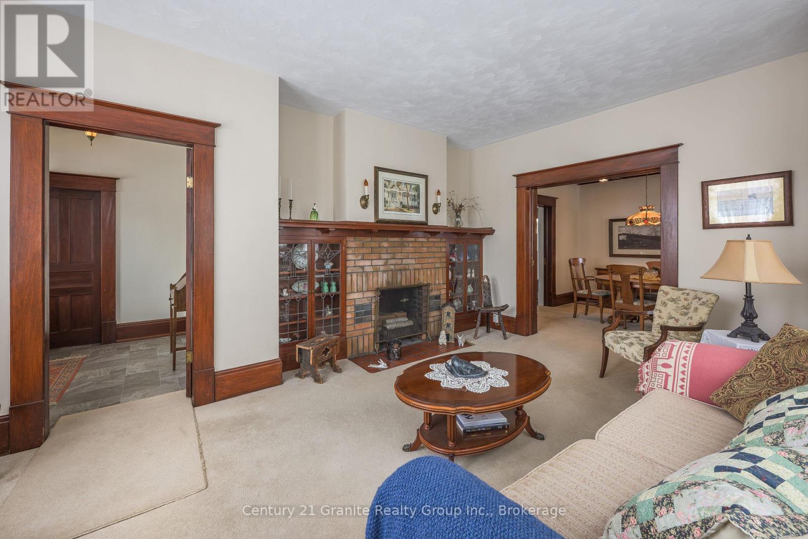 84 Cambridge Street N, Kawartha Lakes (Lindsay), Ontario  K9V 4E2 - Photo 4 - X12920014