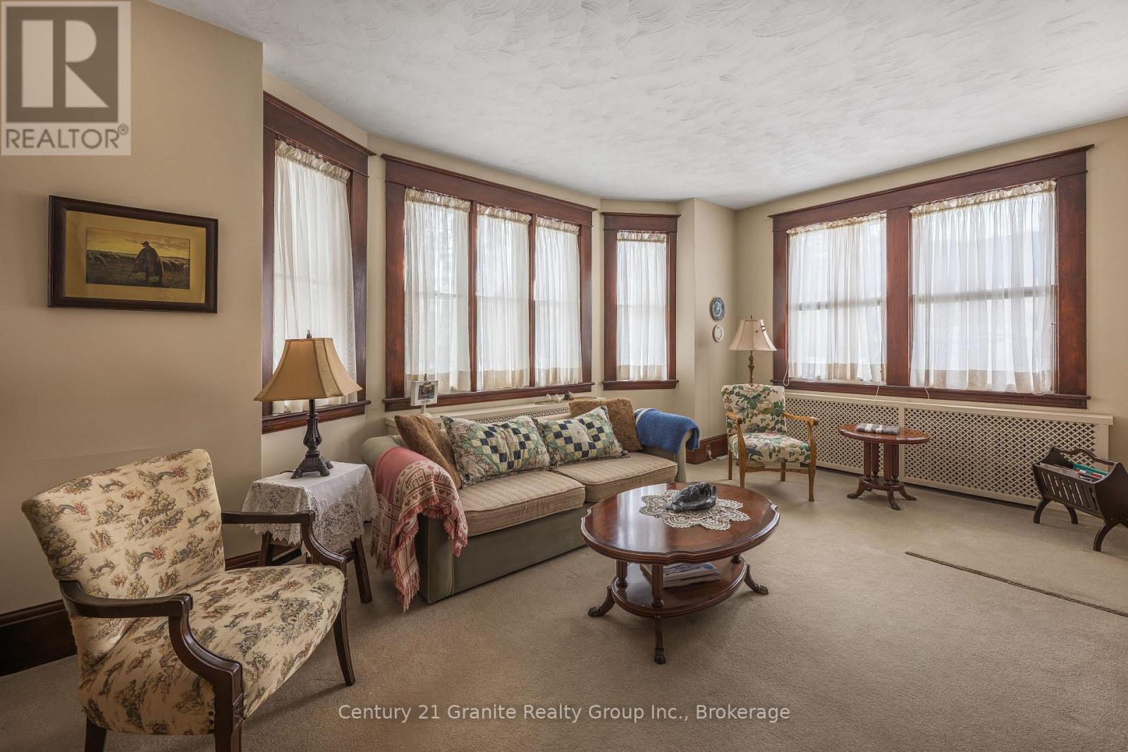 84 Cambridge Street N, Kawartha Lakes (Lindsay), Ontario  K9V 4E2 - Photo 5 - X12920014