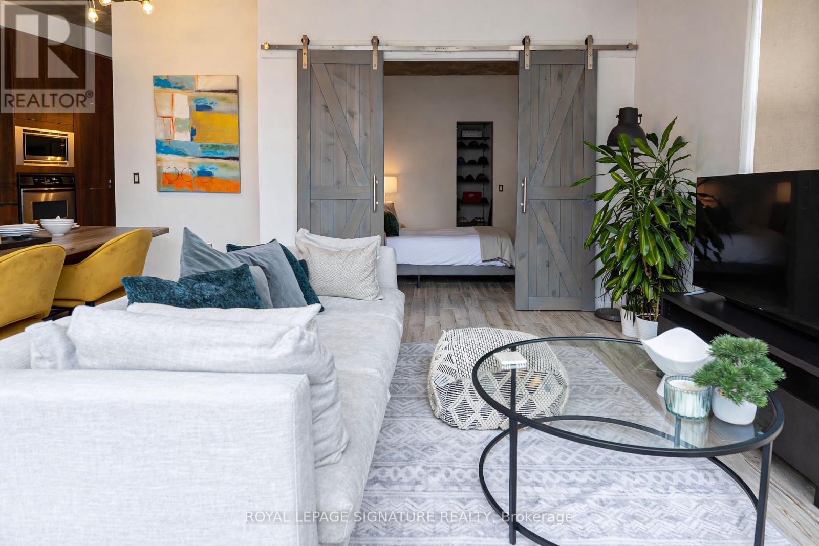 305 - 23 Brant Street, Toronto, Ontario  M5V 2L5 - Photo 4 - C12920074