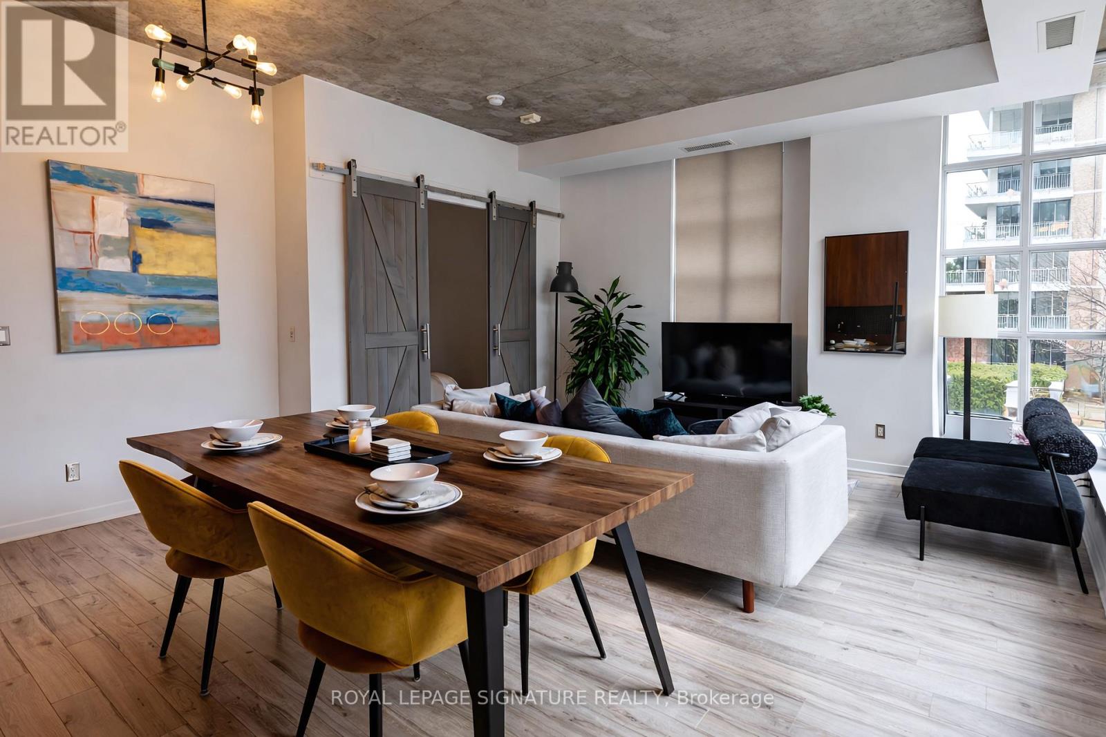 305 - 23 Brant Street, Toronto, Ontario  M5V 2L5 - Photo 7 - C12920074