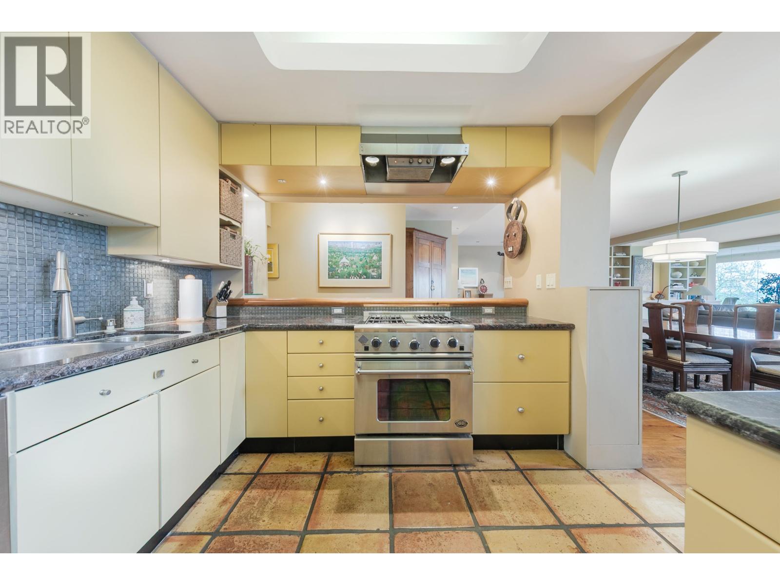 302 2015 Beach Avenue, Vancouver, British Columbia  V6G 1Z3 - Photo 15 - R3103187