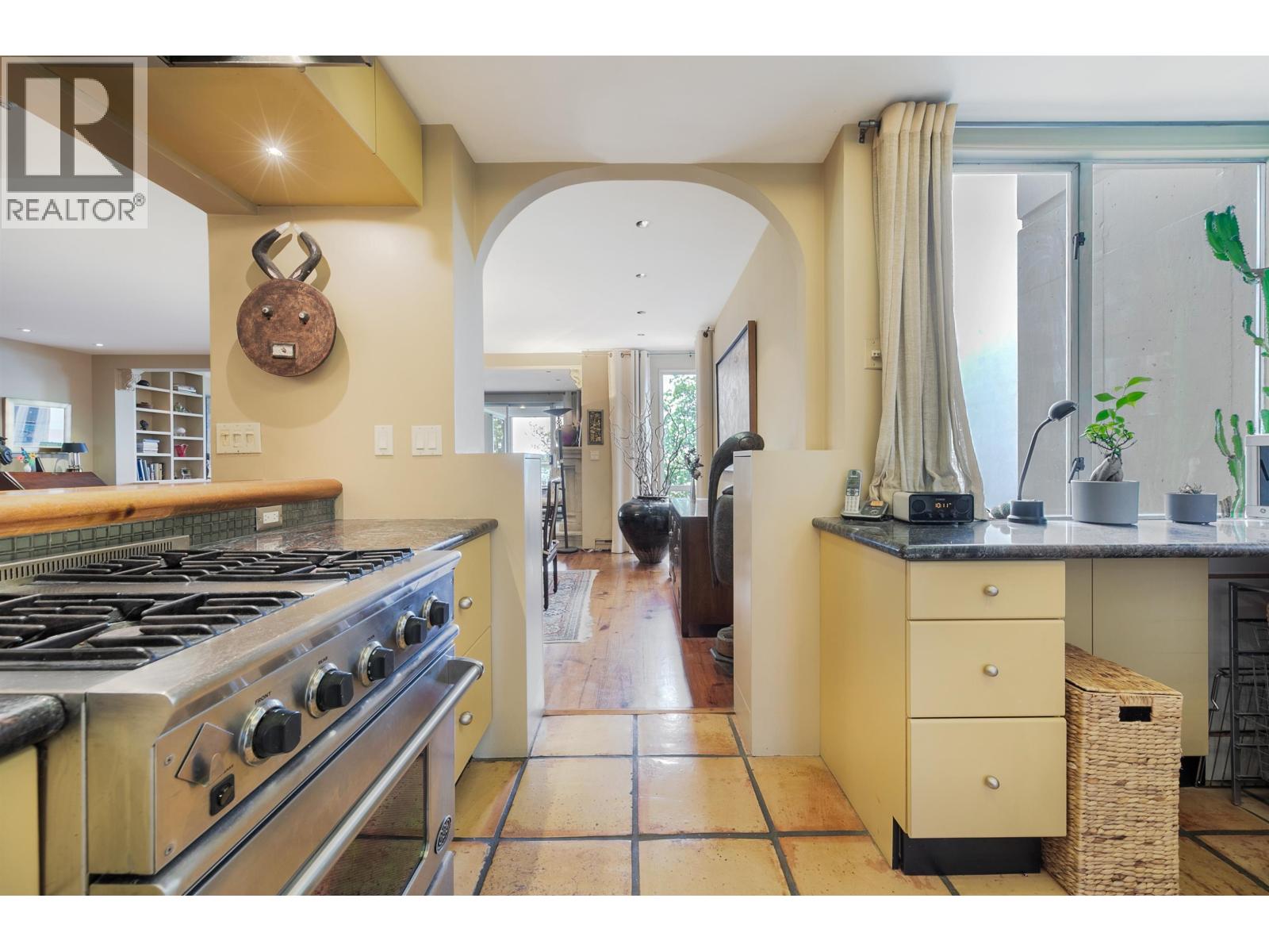 302 2015 Beach Avenue, Vancouver, British Columbia  V6G 1Z3 - Photo 17 - R3103187