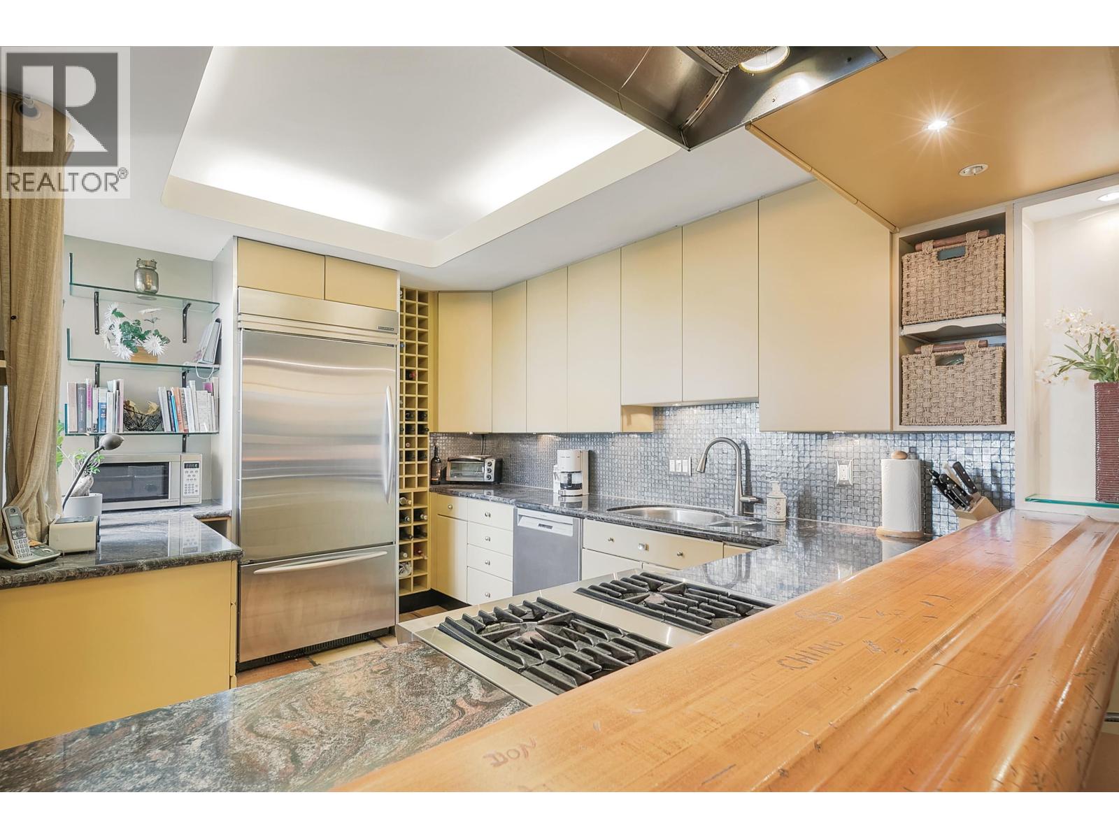 302 2015 Beach Avenue, Vancouver, British Columbia  V6G 1Z3 - Photo 18 - R3103187