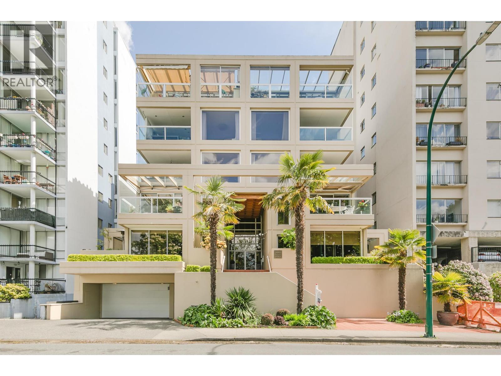 302 2015 Beach Avenue, Vancouver, British Columbia  V6G 1Z3 - Photo 3 - R3103187