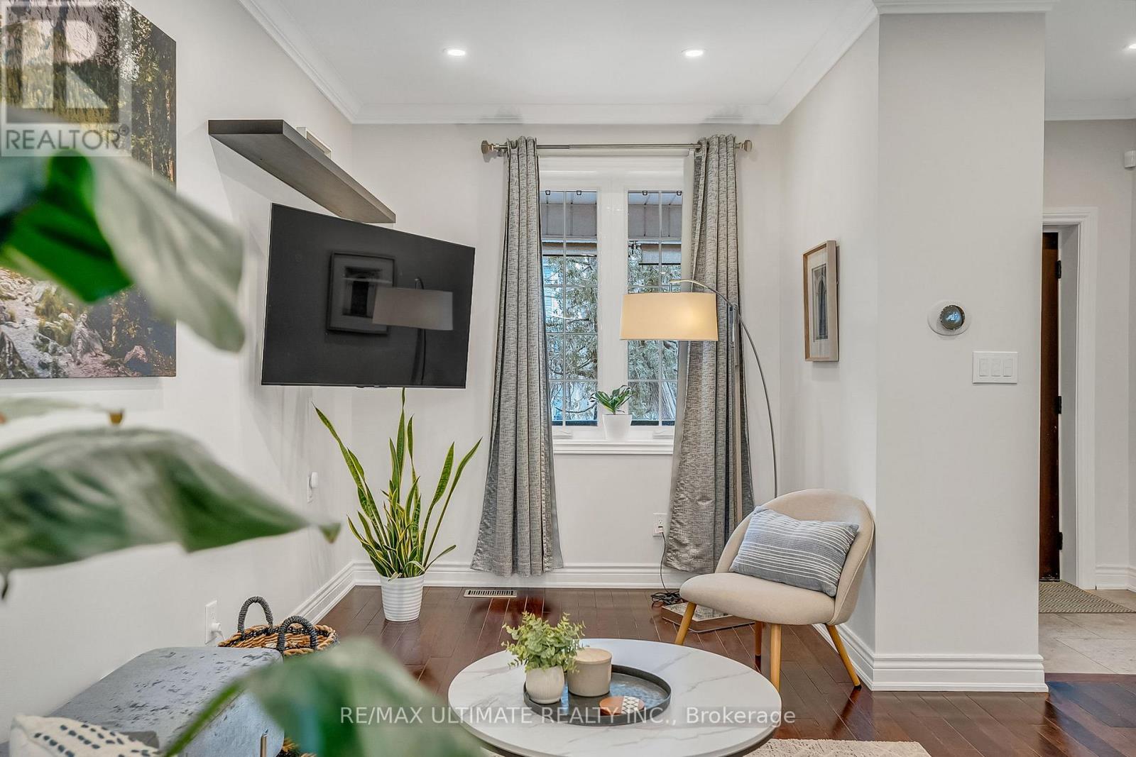 429 Jones Avenue, Toronto, Ontario  M4J 3G6 - Photo 8 - E12920096