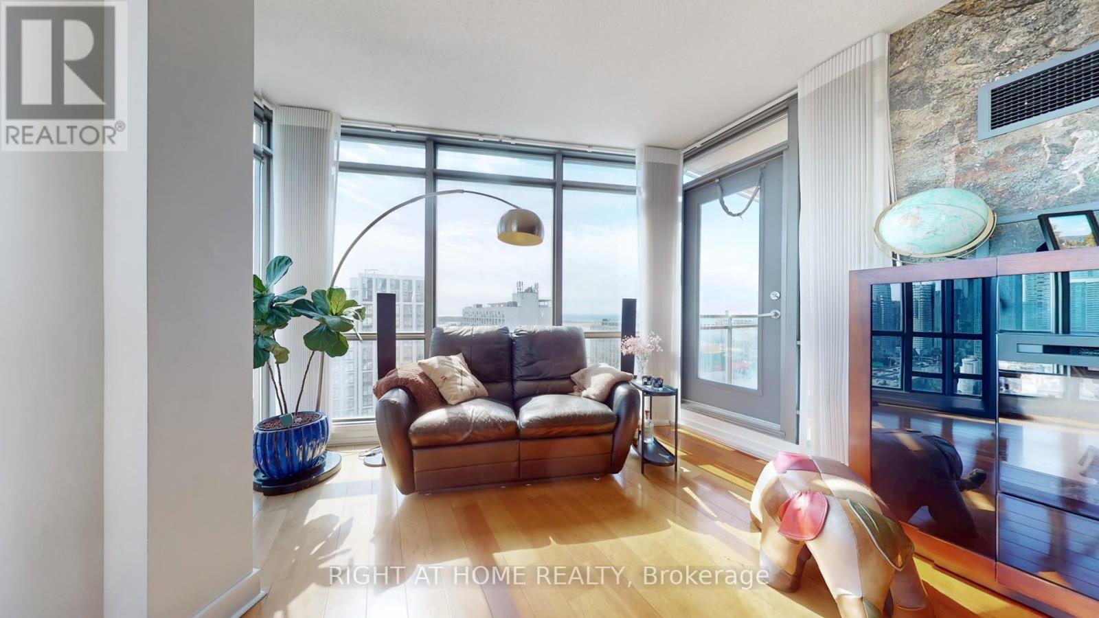 2102 - 5 Mariner Terrace, Toronto, Ontario  M5V 3V6 - Photo 13 - C12919390