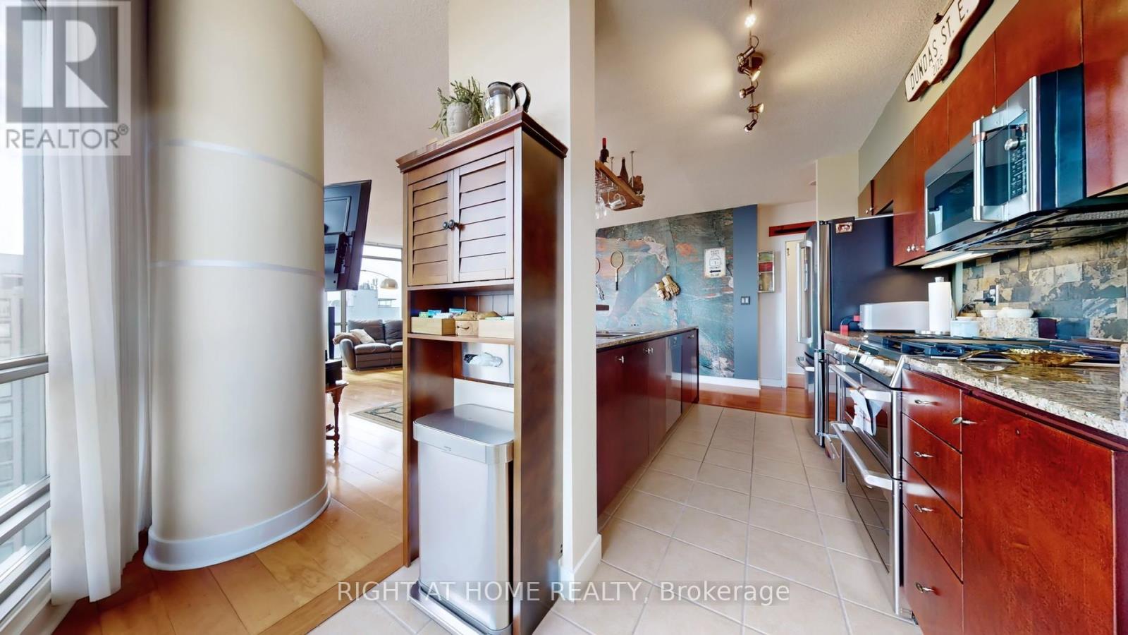 2102 - 5 Mariner Terrace, Toronto, Ontario  M5V 3V6 - Photo 18 - C12919390