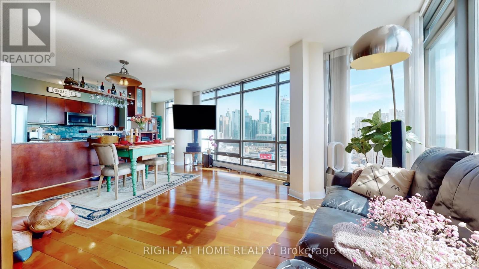 2102 - 5 Mariner Terrace, Toronto, Ontario  M5V 3V6 - Photo 8 - C12919390