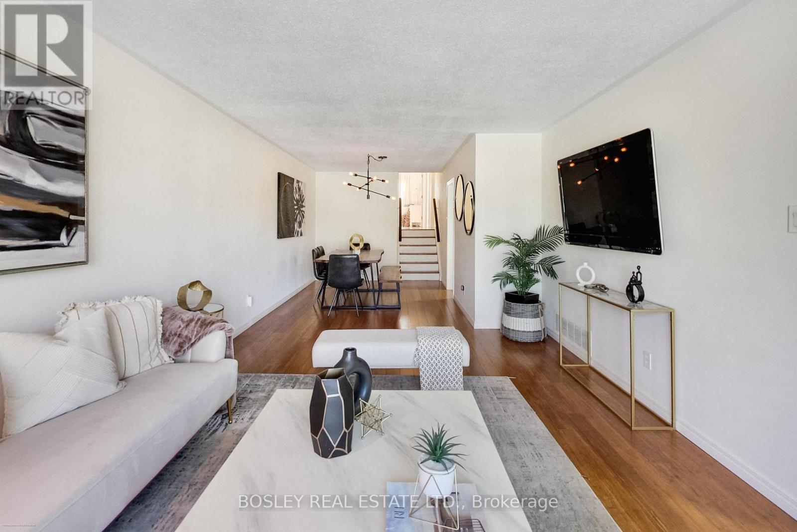 801 Eaglemount Crescent, Mississauga, Ontario  L5C 1H2 - Photo 12 - W12919572