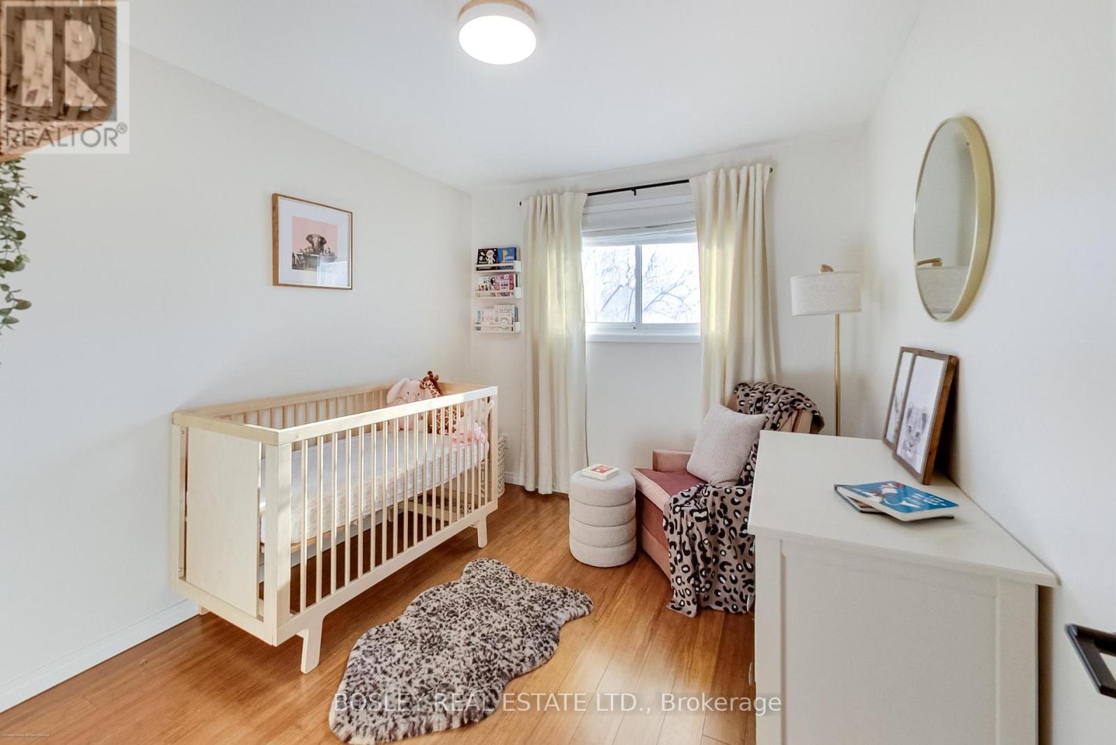 801 Eaglemount Crescent, Mississauga, Ontario  L5C 1H2 - Photo 25 - W12919572