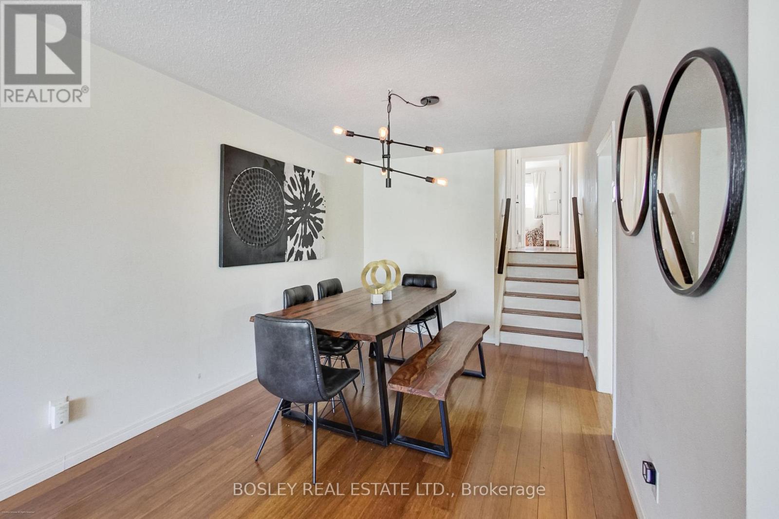 801 Eaglemount Crescent, Mississauga, Ontario  L5C 1H2 - Photo 16 - W12919572