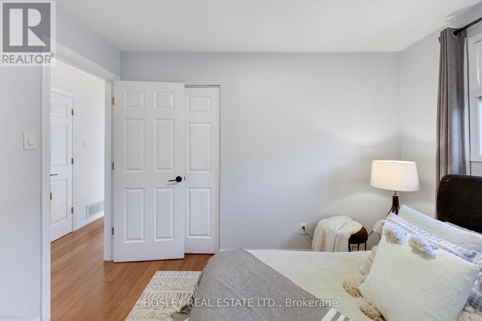 801 Eaglemount Crescent, Mississauga, Ontario  L5C 1H2 - Photo 22 - W12919572