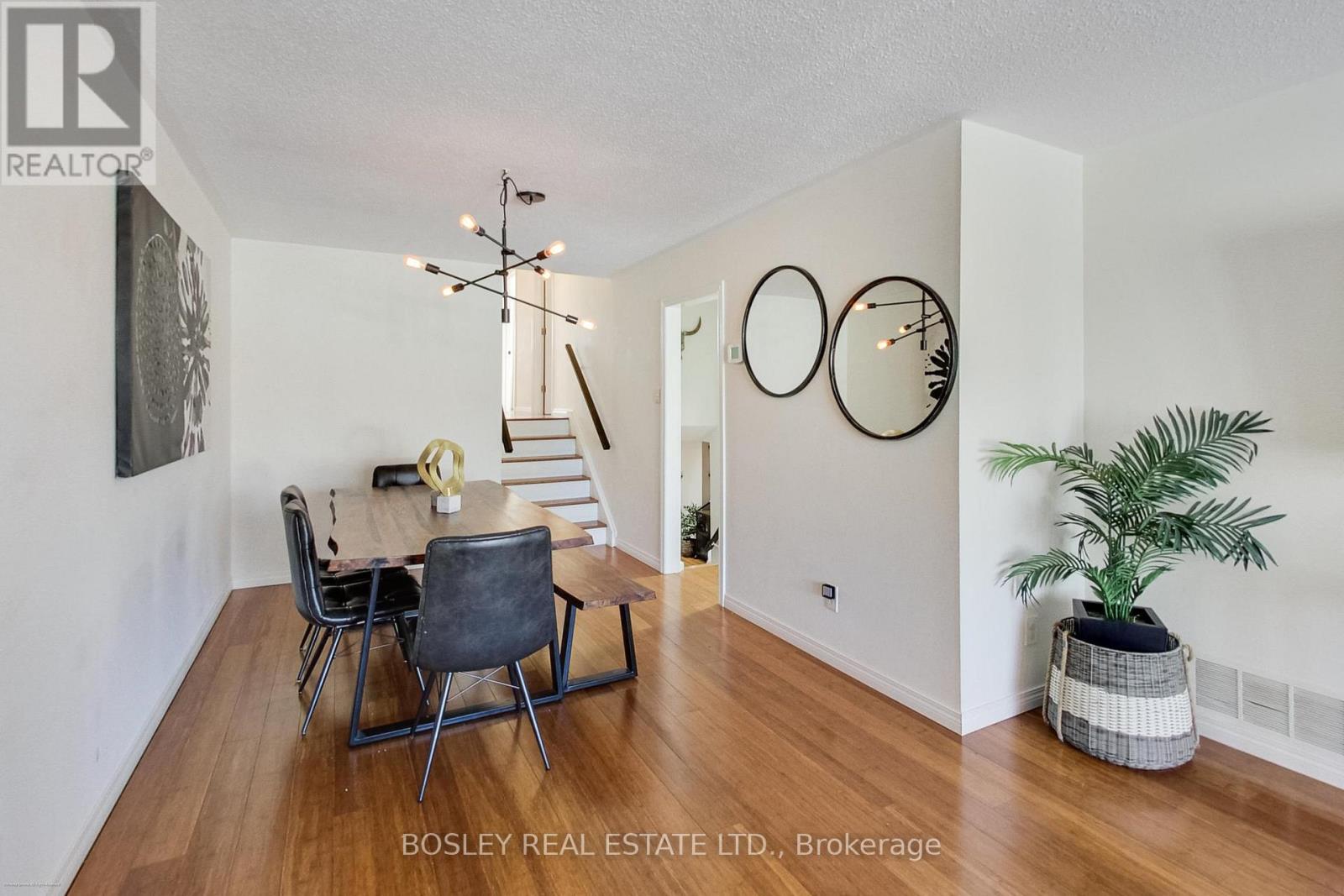 801 Eaglemount Crescent, Mississauga, Ontario  L5C 1H2 - Photo 17 - W12919572