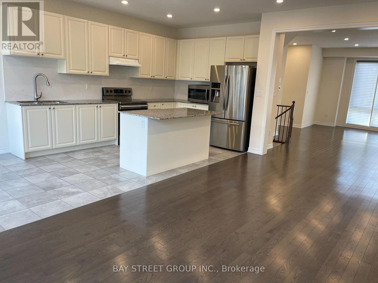 11 Rumney Street, Markham, Ontario  L6C 0Z6 - Photo 5 - N12920008