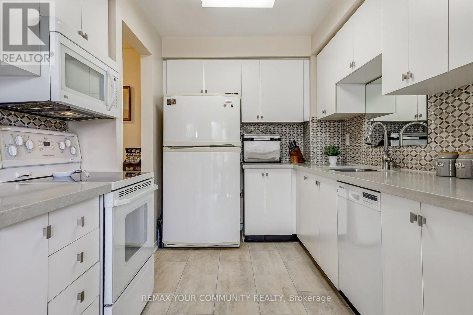 923 Caribou Valley Circle, Newmarket, Ontario  L3X 1W9 - Photo 11 - N12920016