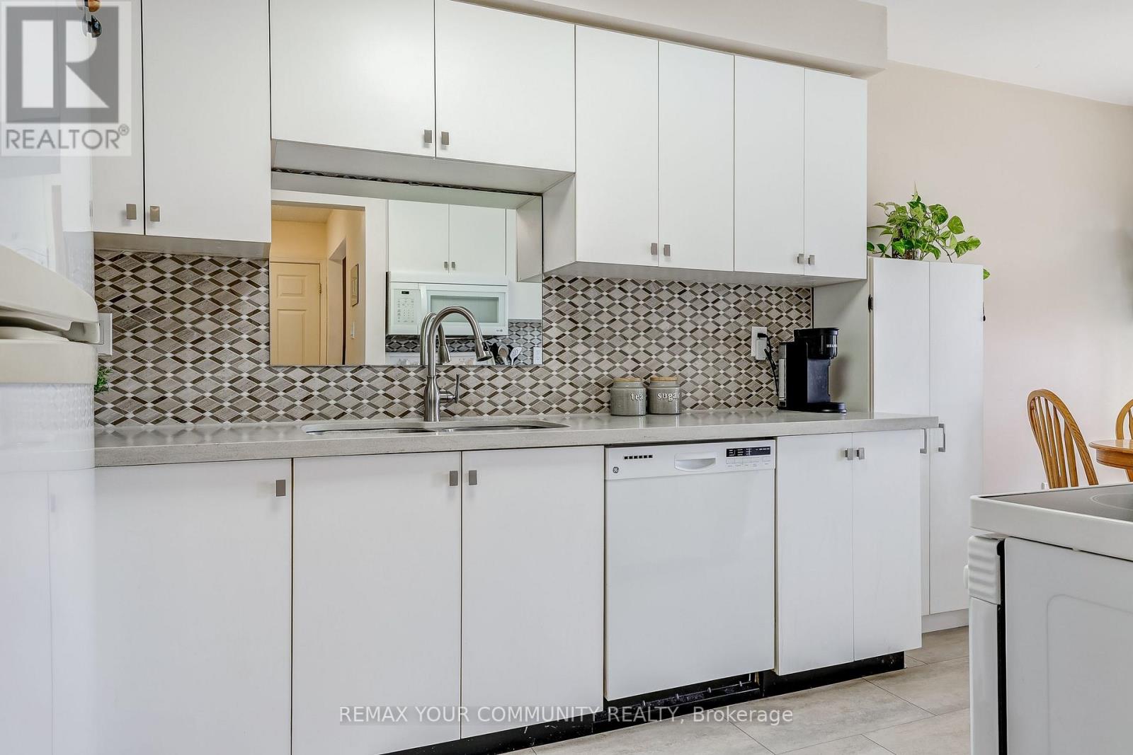 923 Caribou Valley Circle, Newmarket, Ontario  L3X 1W9 - Photo 12 - N12920016