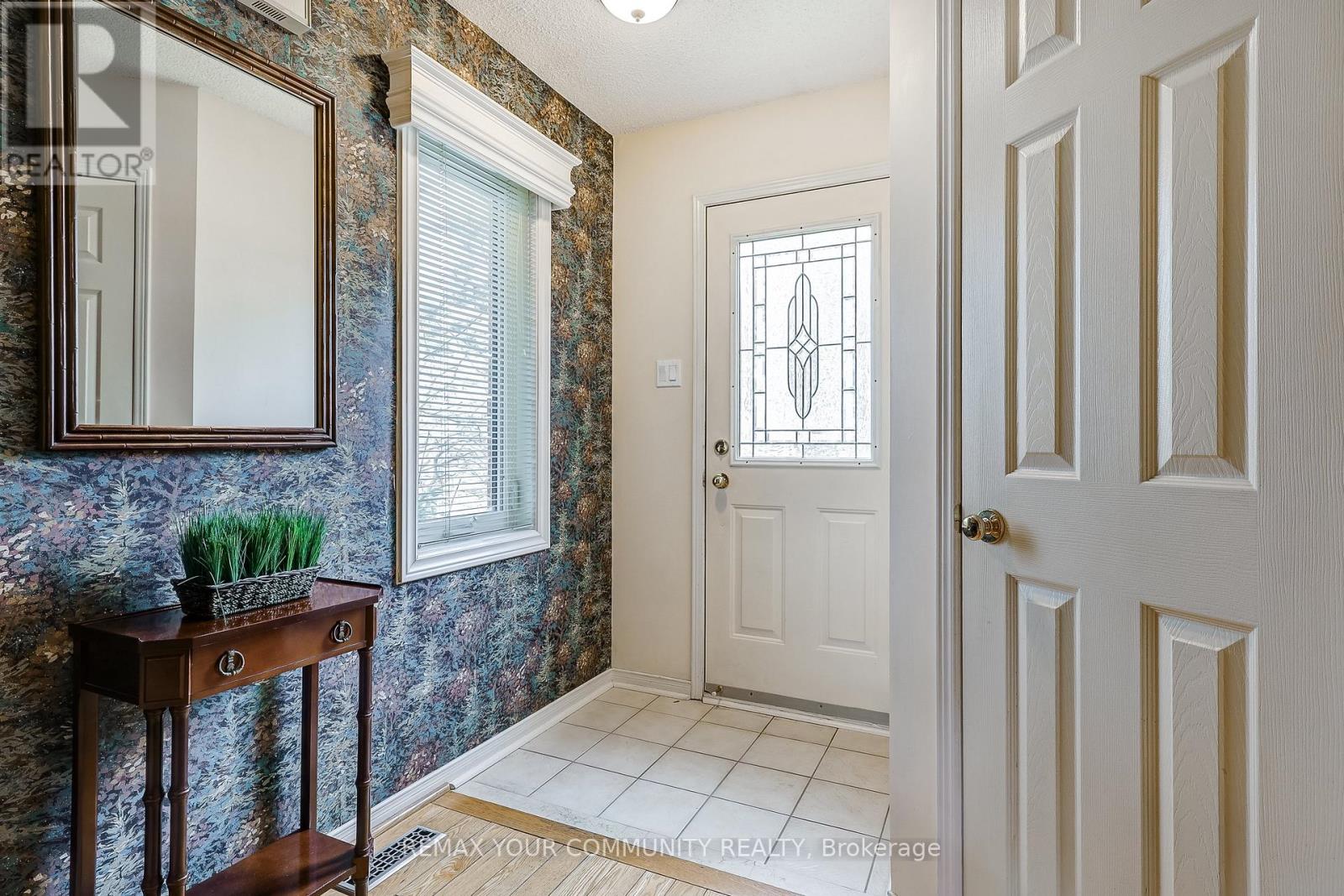 923 Caribou Valley Circle, Newmarket, Ontario  L3X 1W9 - Photo 3 - N12920016