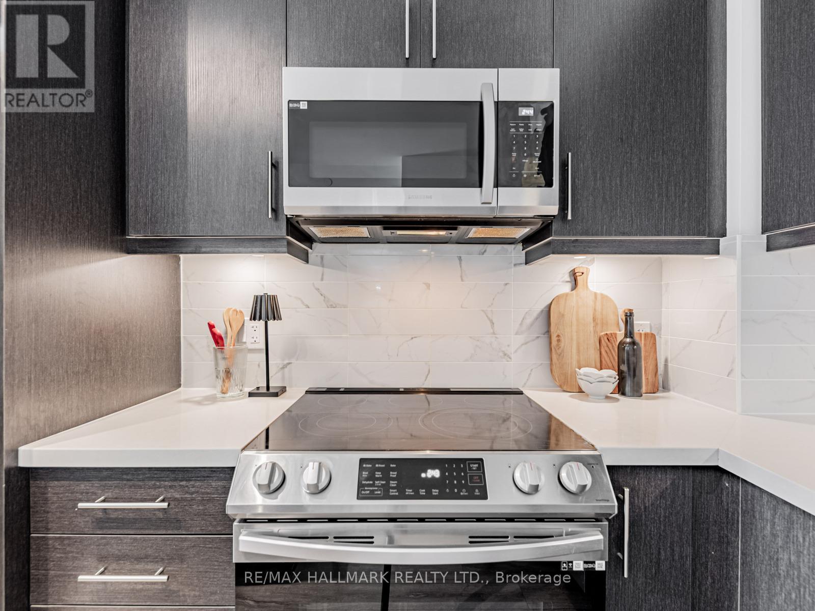 404 - 105 Oneida Crescent, Richmond Hill, Ontario  L4B 0H6 - Photo 7 - N12920078