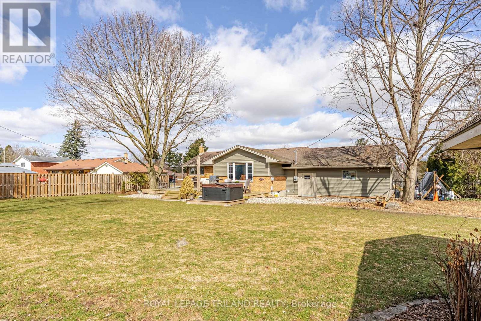 231 Thames Crescent, Thames Centre, Ontario  N0L 1G0 - Photo 37 - X12918048